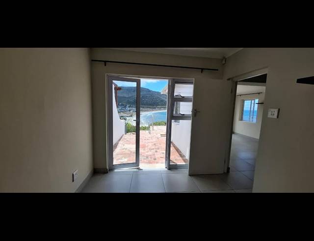 2 BEDROOM PROPERTY TO RENT IN FISH HOEK